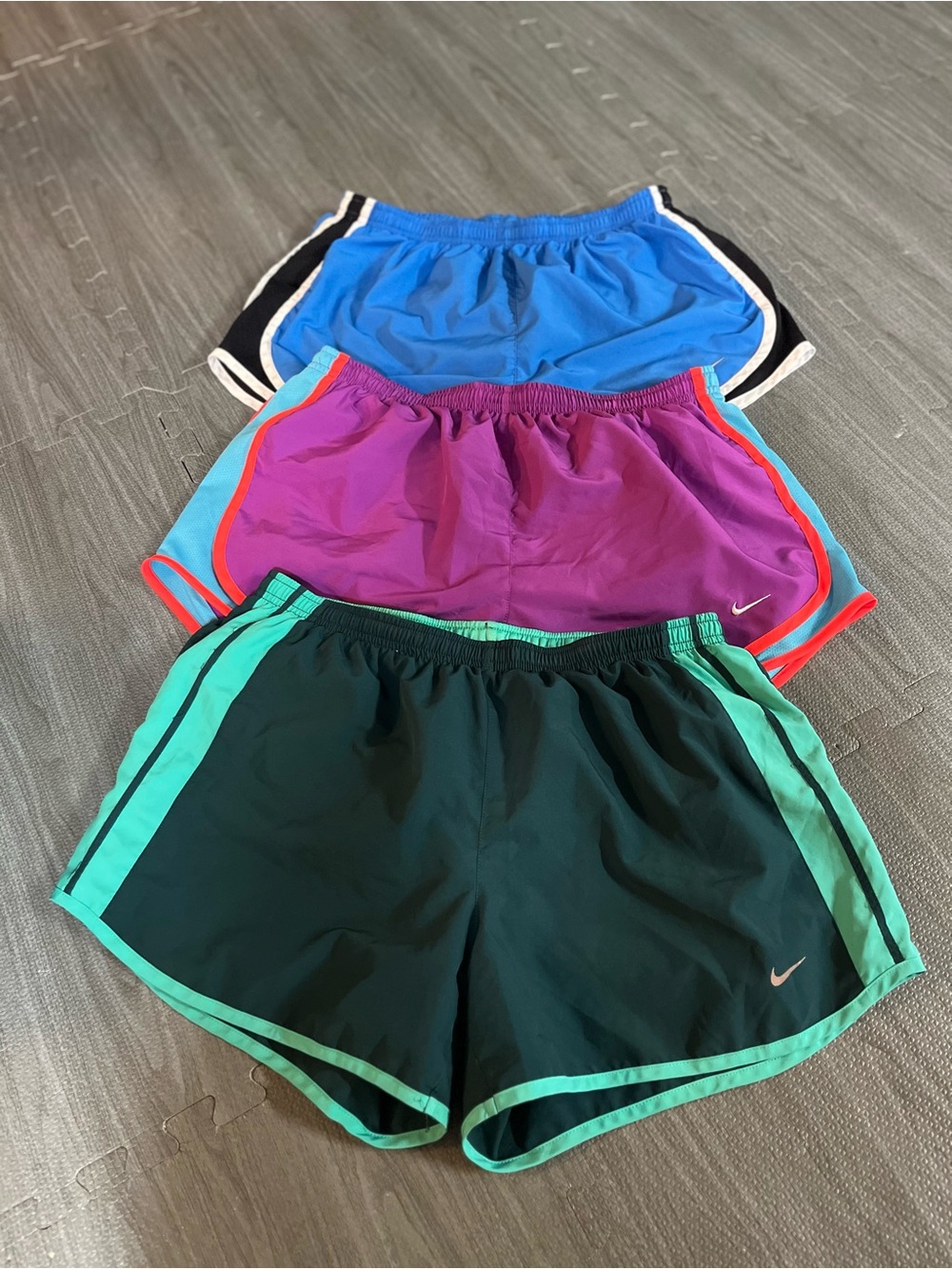 Nike women’s tempo dry-fit short BUNDLE